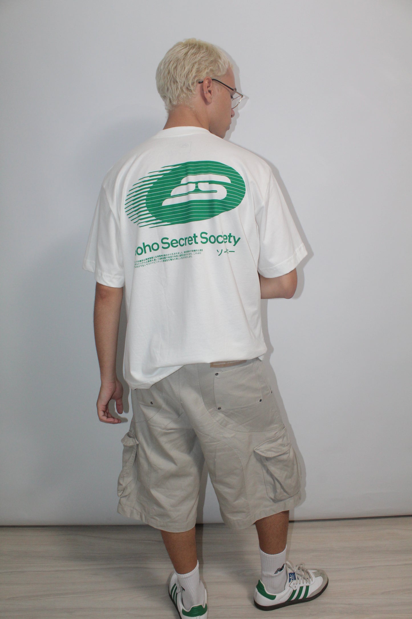 Camiseta Boxy 'Soho Logistics' Branca